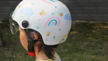 骑电动车带娃出行，儿童安全头盔不能忽视！晓安儿童安全头盔体验