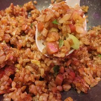 美食 篇十八：用剩米饭与广式腊肠一炒，香喷喷的一顿饭！