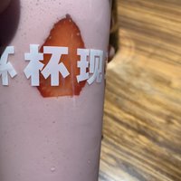 夏日的快乐：草莓奶昔