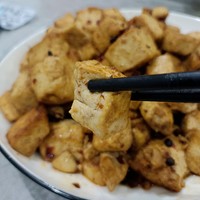 豆腐配火锅底料，不煎不炸也不炖，懒人版美食