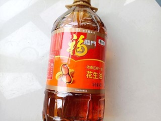 花生油，炒菜香浓又好吃，味道杠杠滴