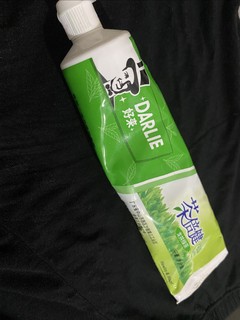 茶味的牙膏