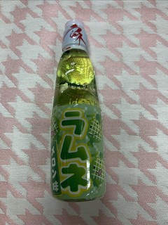 日本的哈密瓜味波子汽水饮料！！