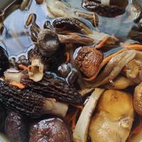 菌菇煲汤，健康又营养