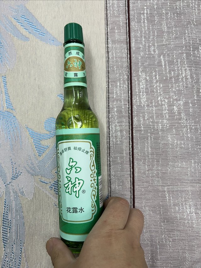 从小用到大的花露水，现在继续给小的一代用