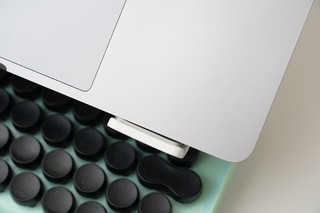 好看实用散热支架：最配苹果笔记本电脑！