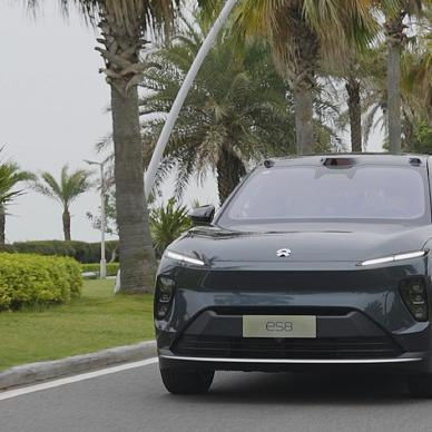 虽然我不太喜欢蔚来，但是新ES8确实没得黑