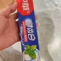 中华健齿白牙膏，闭眼入