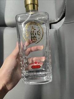 闲暇小坐，一口酌香足以慰藉