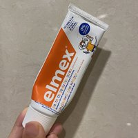 宝宝牙膏要选含氟的，牙医认可的elmex牙膏
