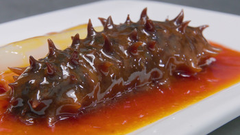 王刚的美食精选 篇一百五十九：厨师长分享传统鲁菜“葱烧海参”，葱香味醇，柔软滑嫩