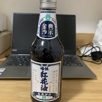 红花油的外观，童年的味道