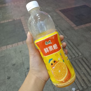 夏天喝康师傅的鲜果橙好舒服!