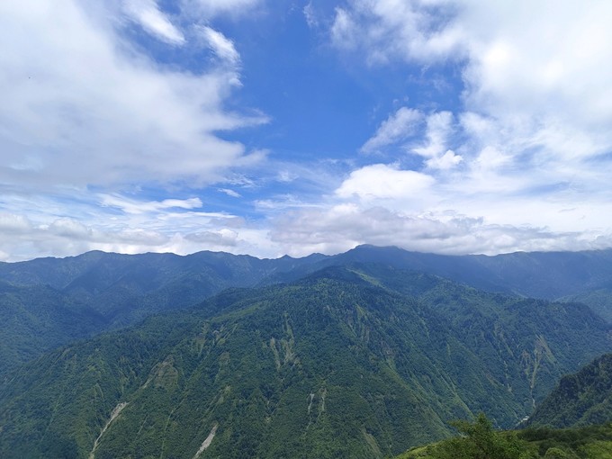 迪卡侬登山鞋