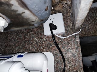 1.6一根的线槽解决厨下插座安装净水器电源