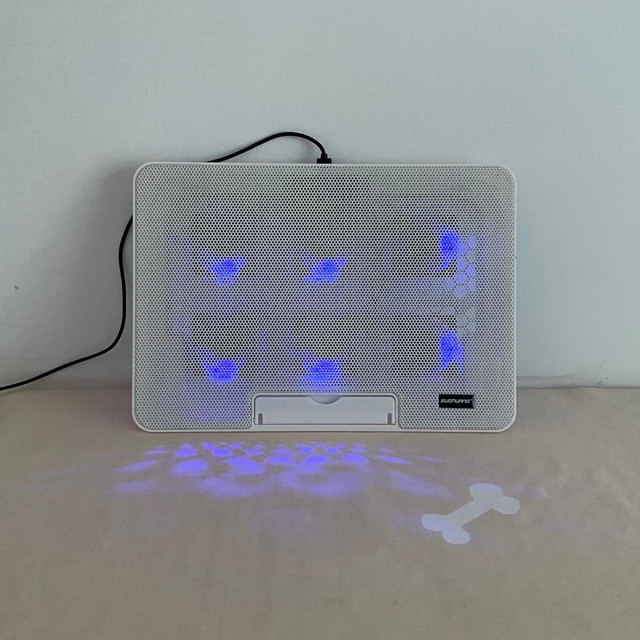 盛夏来临，是时候给你的笔记本电脑配一台底座式散热器了！深度评测：索皇 六风扇底座式散热器