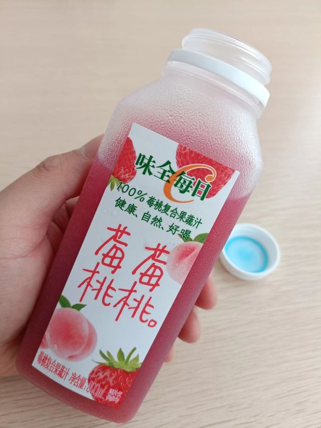 渴了热了不开心了来一瓶莓莓桃桃