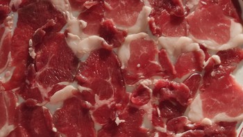 美食 篇四十八：犹如玫瑰花瓣，一片一片贴在磁盘上的鲜切羊羔肉，好看又好吃！