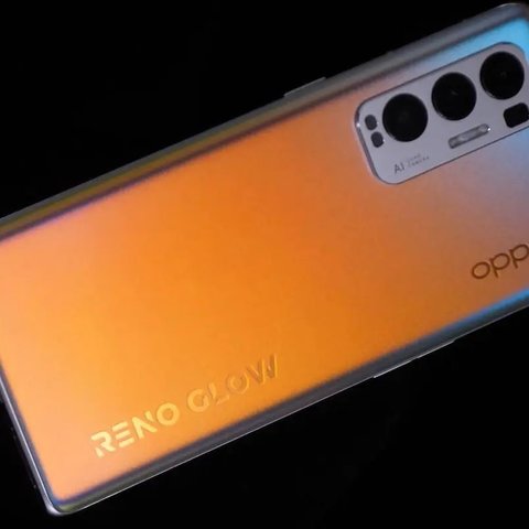 OPPO Reno5 Pro+：颜值高，手感好