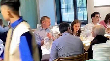 美国财长耶伦访华第一顿饭，云南餐厅点4份“见手青”，太懂中国美食了