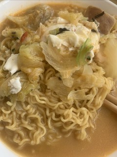 一顿饭 白象猪骨面+沙拉