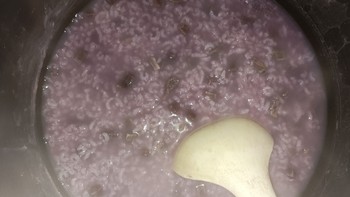 夏天很适合吃一些紫薯粥