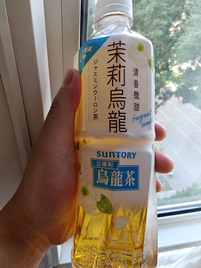 夏日来一瓶冰乌龙茶吧