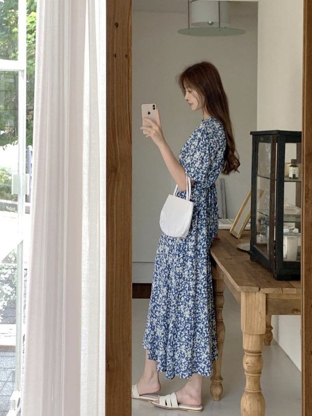 今年来件复古碎花长裙