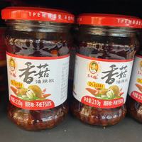 老干妈香菇油辣椒是一款辣椒调味品，以老干妈品牌而闻名。