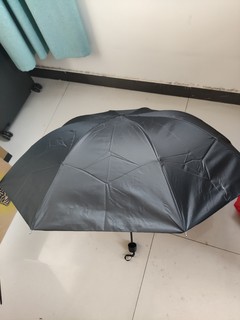 炎炎夏天需要一把晴雨伞