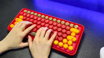 笔电外设 篇一：添金红装 中式典雅 专属于女生的雷柏 ralemo Pre 5 多模无线机械键盘 