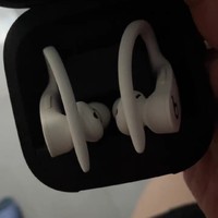 ​​​​Beats Powerbeats Pro蓝牙耳机，性价比超级高。