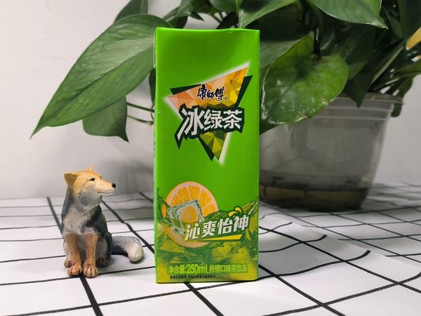 夏天了，哪个老爷们能拒绝一盒冰绿茶呢？