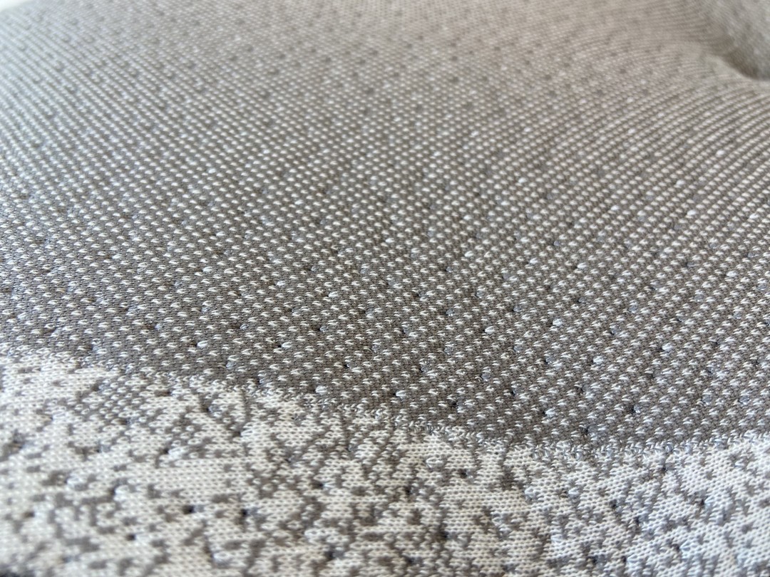 床垫上的透气孔清晰可见