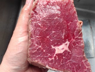 大家评评理，这是牛腱子肉还是牛肉？