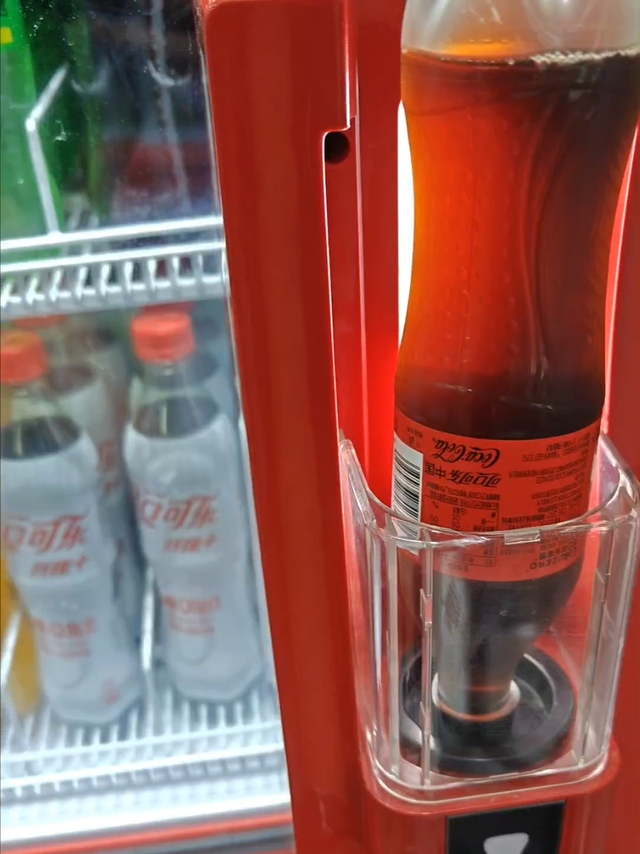 第一次见这种瞬间制冰机，可乐更爽快