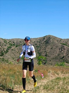 大境门越野25km，黑白搭配跑步不累