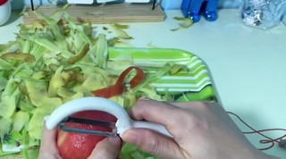 为我的厨房添配了一个西红柿削皮刀！很好用
