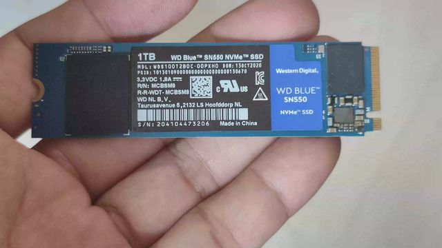 小巧精致西数固态硬盘