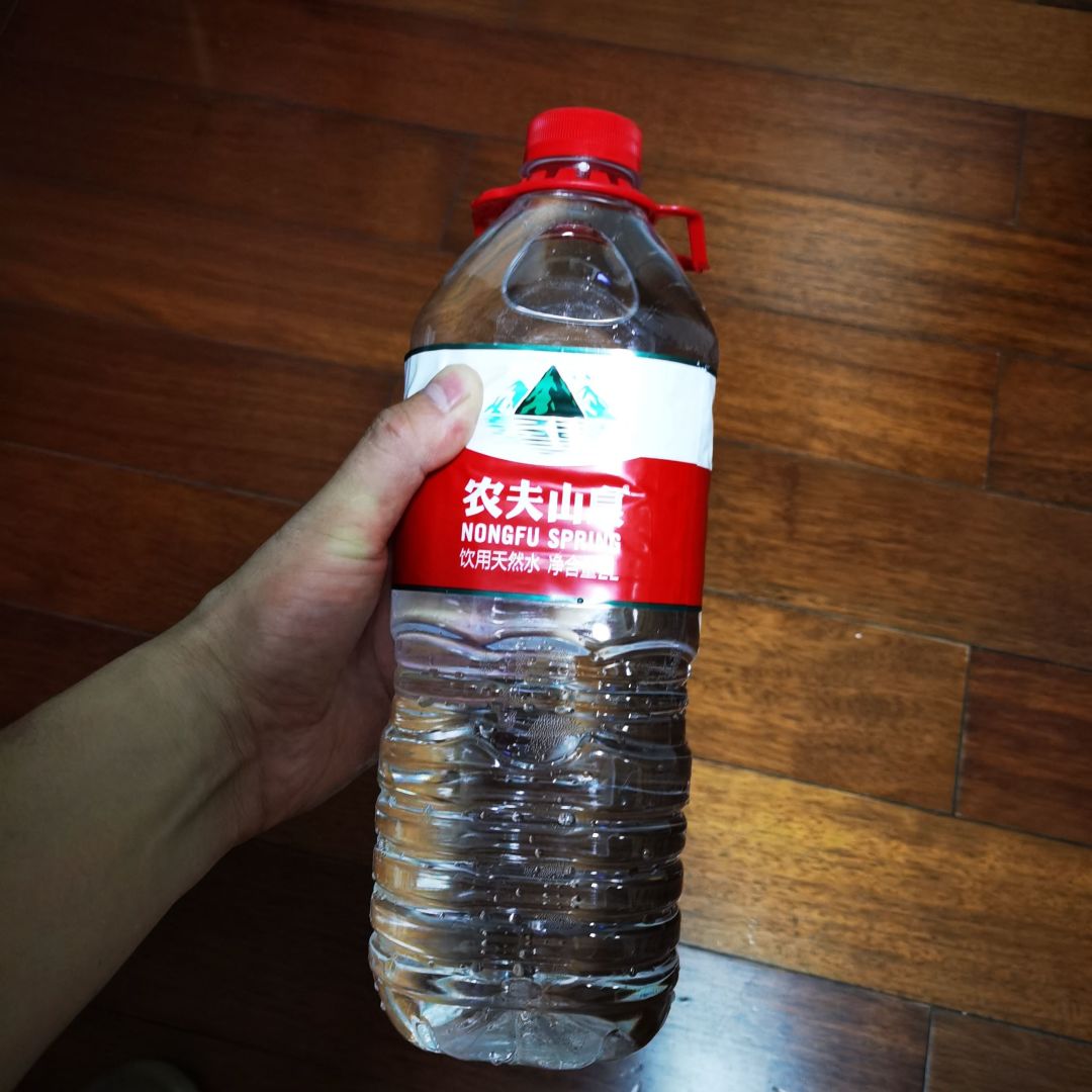 外观还挺好看,量比较足,就是电瓶车没电,多带两瓶水,差点就没法回到家