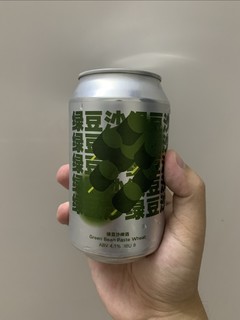 绿色的啤酒可不多见呀！