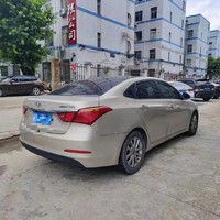 现代名图是一款现代汽车旗下的中型轿车，其智能型版本可能具备以下特点