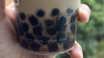 这么炎热的夏天怎么能少得了喜茶轻波波牛乳茶