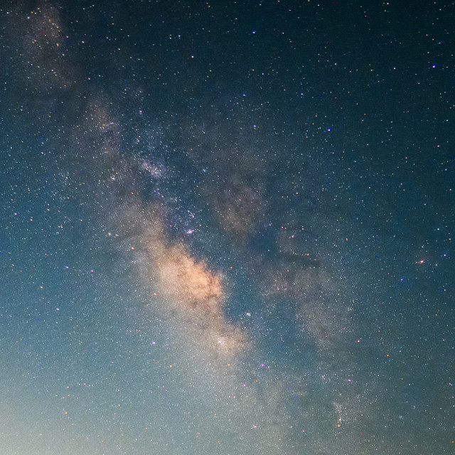 8月英仙座流星雨，带上你的手机、你的她去看流星