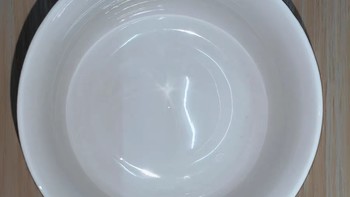 陶瓷碗中的泡面美学