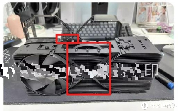 网传丨NVIDIA RTX 4090 Ti / TITAN A 测试版散热器公开，22热管、三风扇、结构特殊