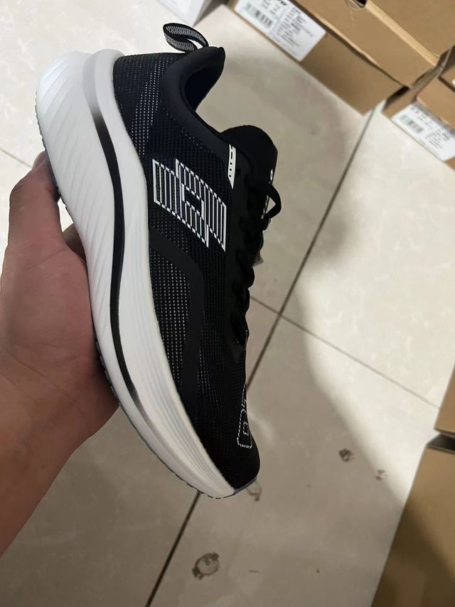 乐途碳板跑鞋，让你飞奔如风！