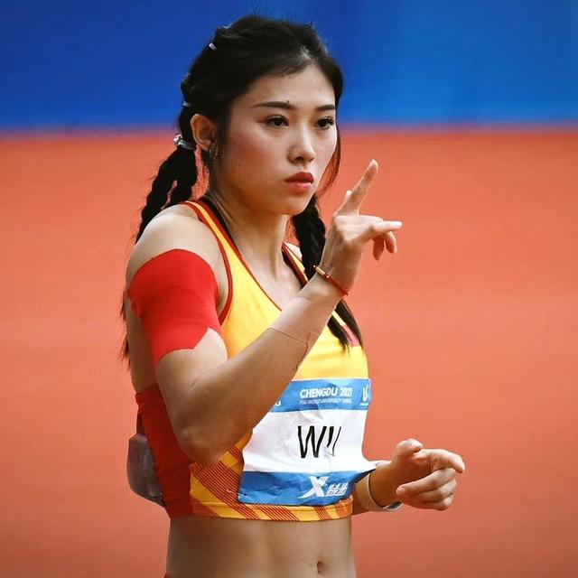 快艾特你们的好兄弟看跑步女神！又飒又有实力！