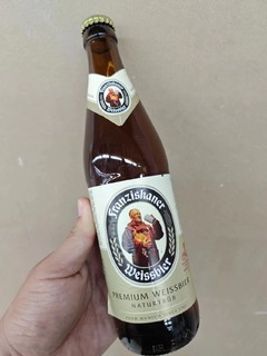 夏日，快来品尝冰镇啤酒的清凉与畅快！