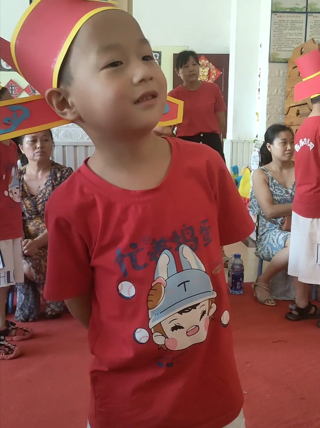 儿子终于从幼儿园毕业了😂